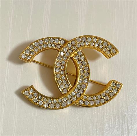 une broche chanel|chanel brooch second hand.